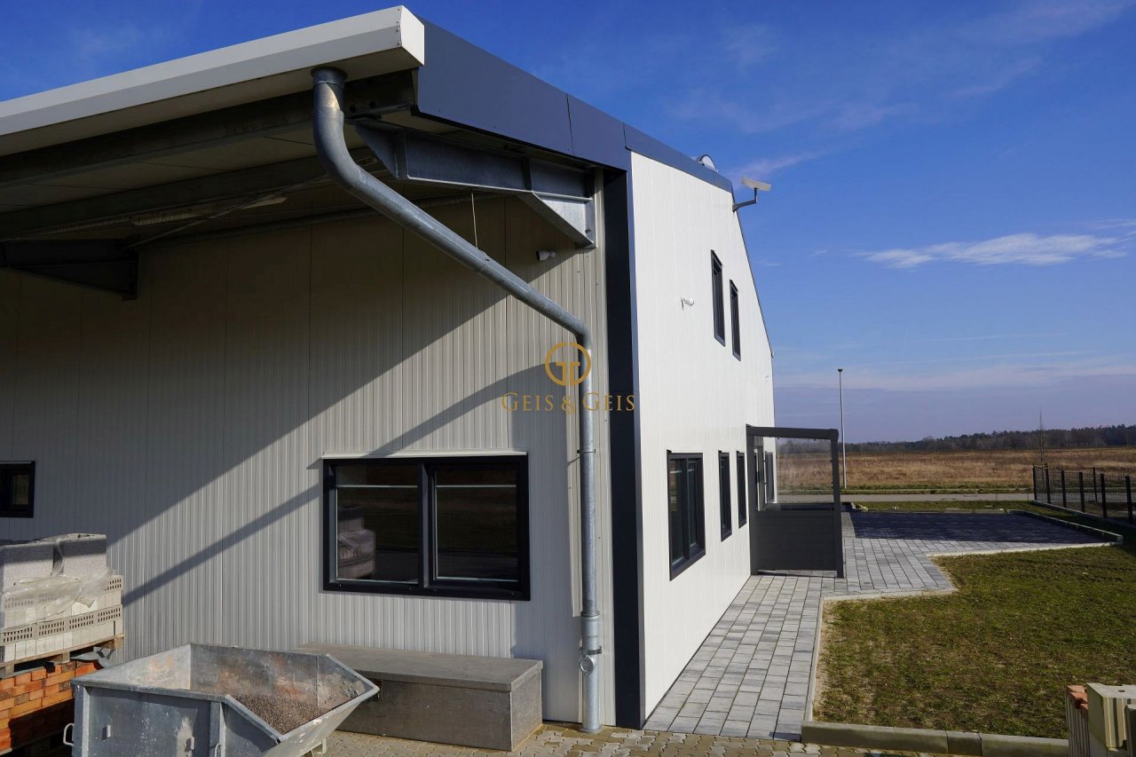 Eingang Büro u. Sozialtrakt